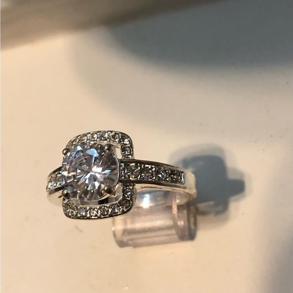 Beautiful cubic zirconium ring - Picture 3 of 4